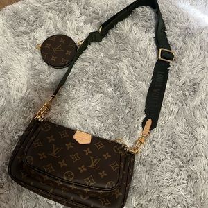 COPY - Louis Vuitton multi pochette